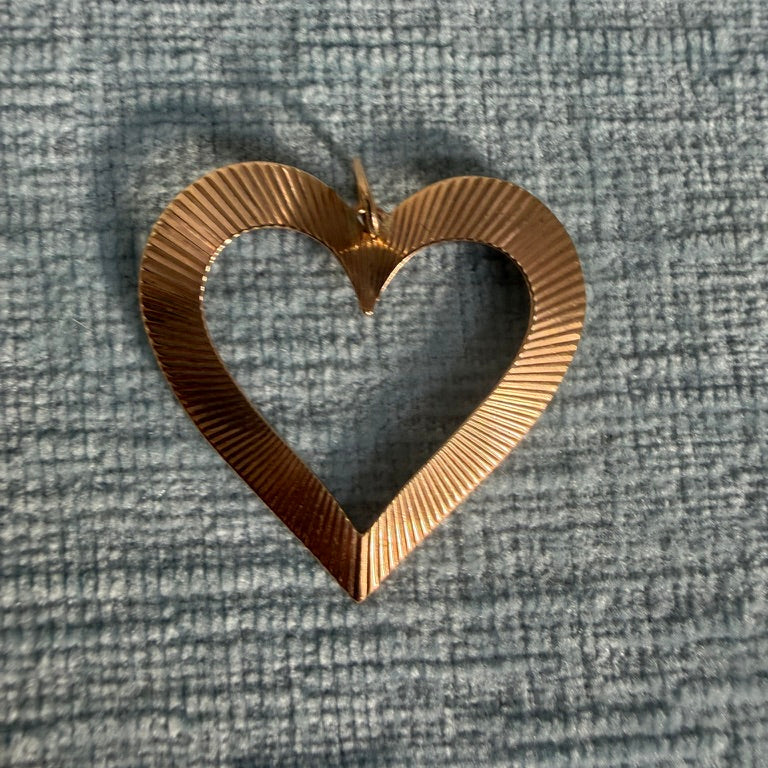 14k Fluted Open Heart Charm