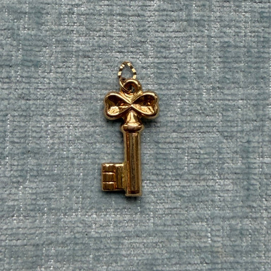 14k Clover Top Key Charm