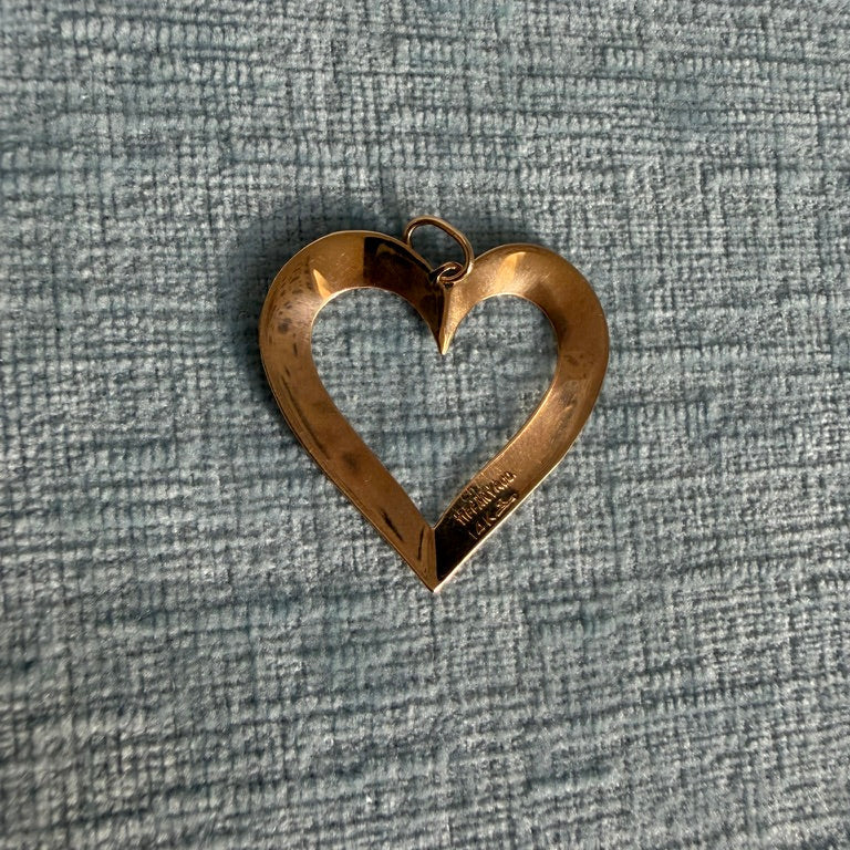 14k Fluted Open Heart Charm
