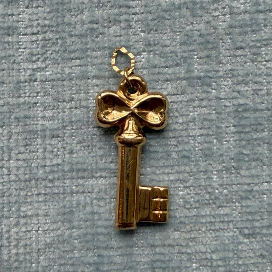 14k Clover Top Key Charm
