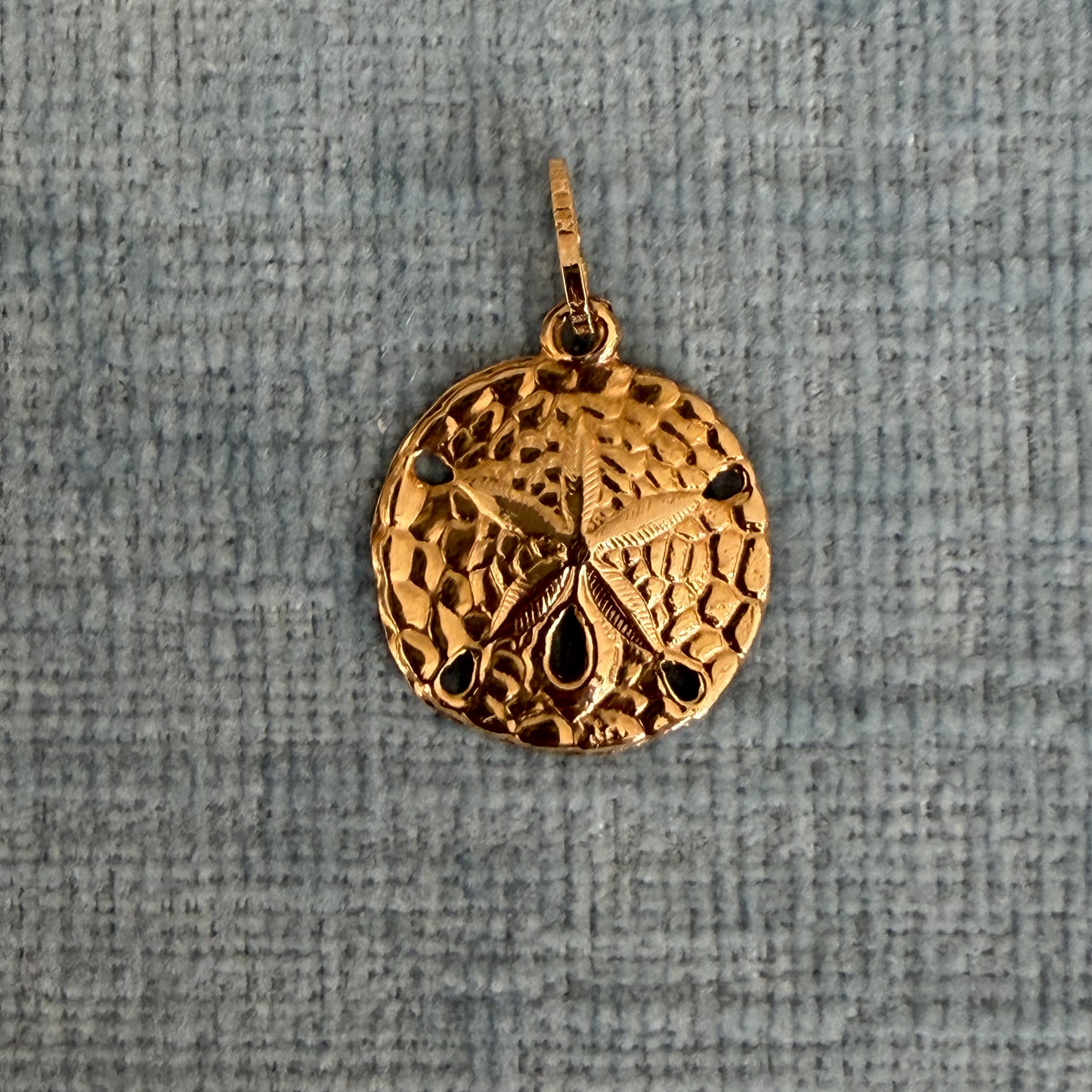 14k Sand Dollar Shell